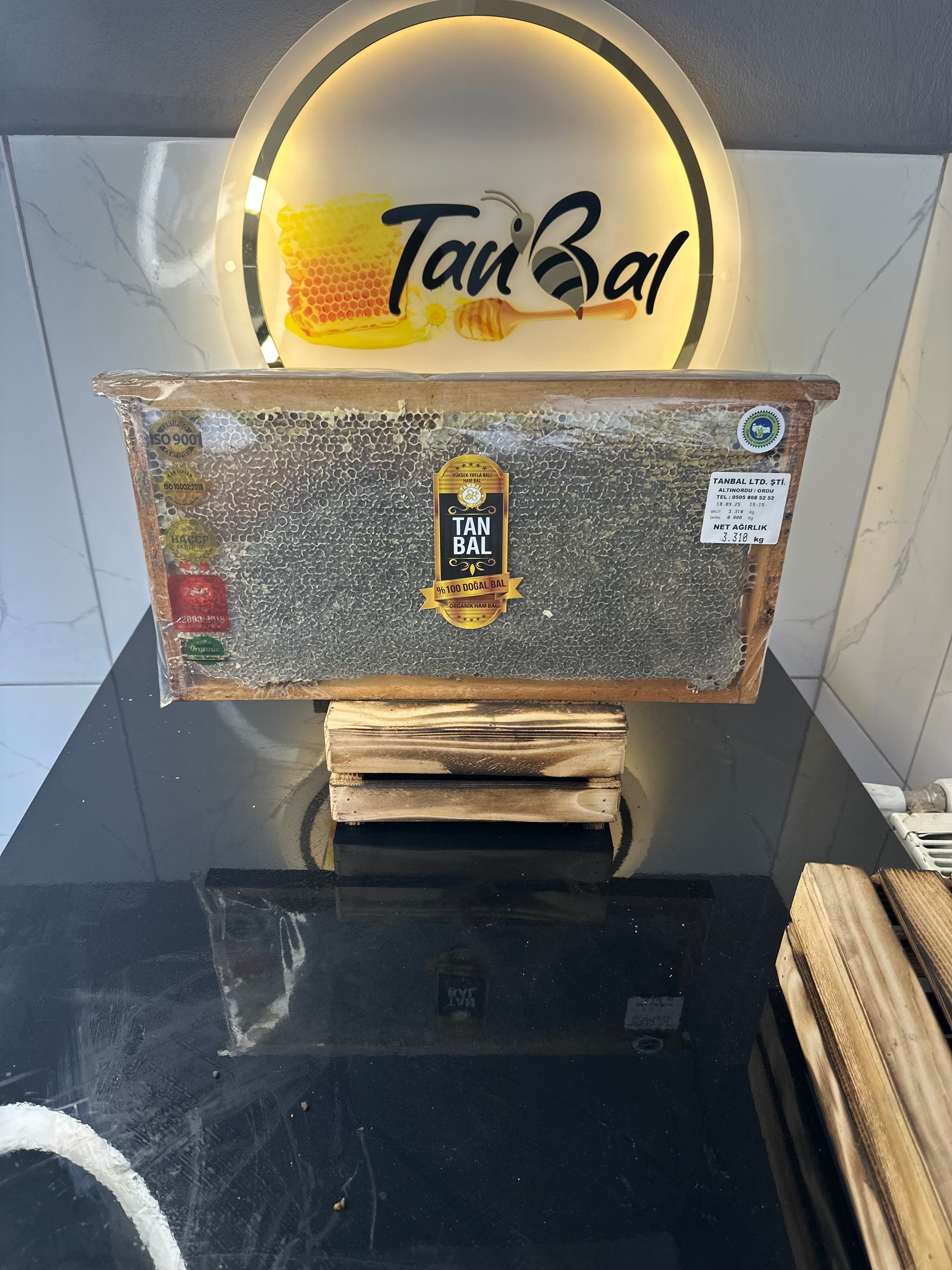 Tanbal Siyah Seri Yoğun Polenli Şifa Balı (Petekli)