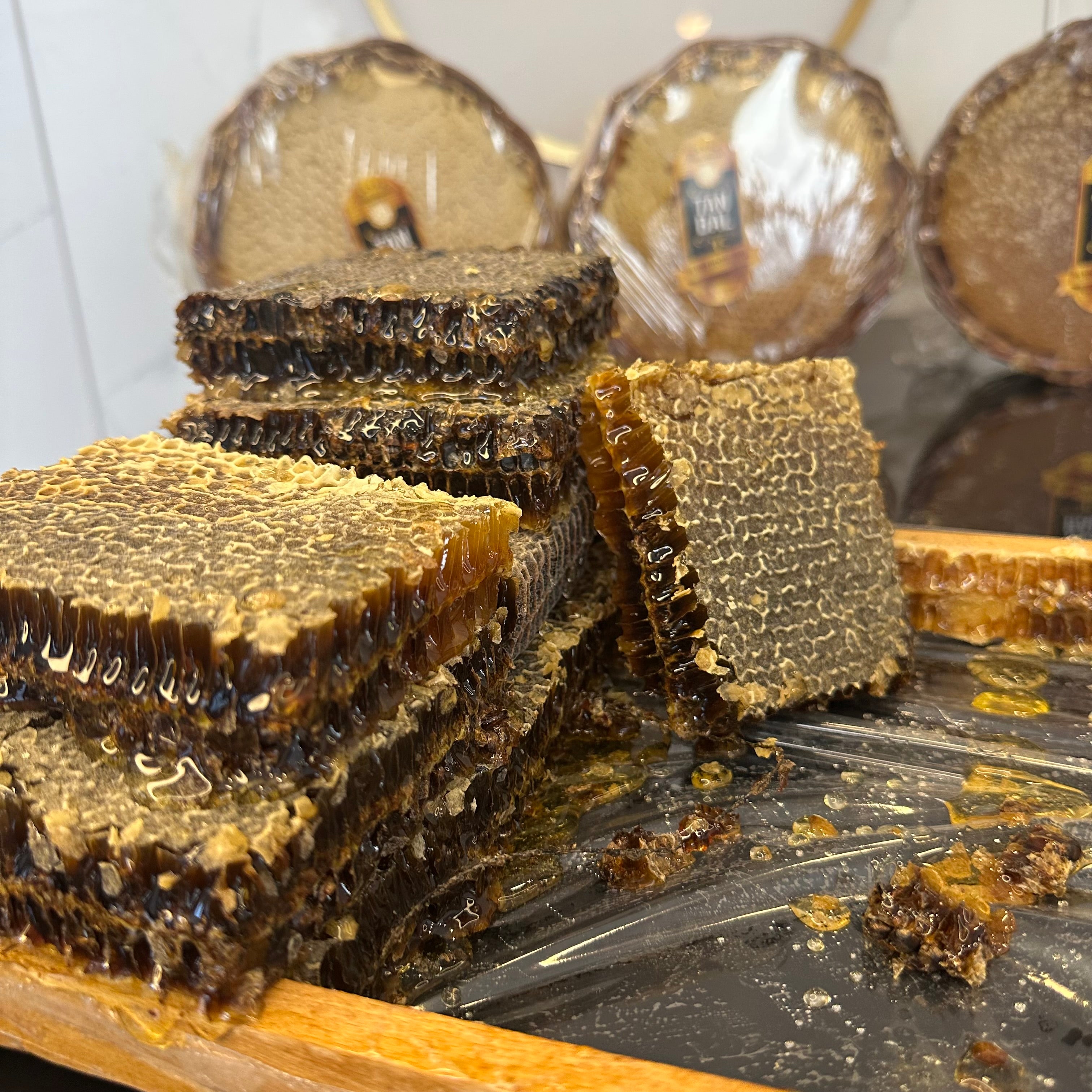 Tanbal Siyah Seri Yoğun Polenli Şifa Balı (Petekli)