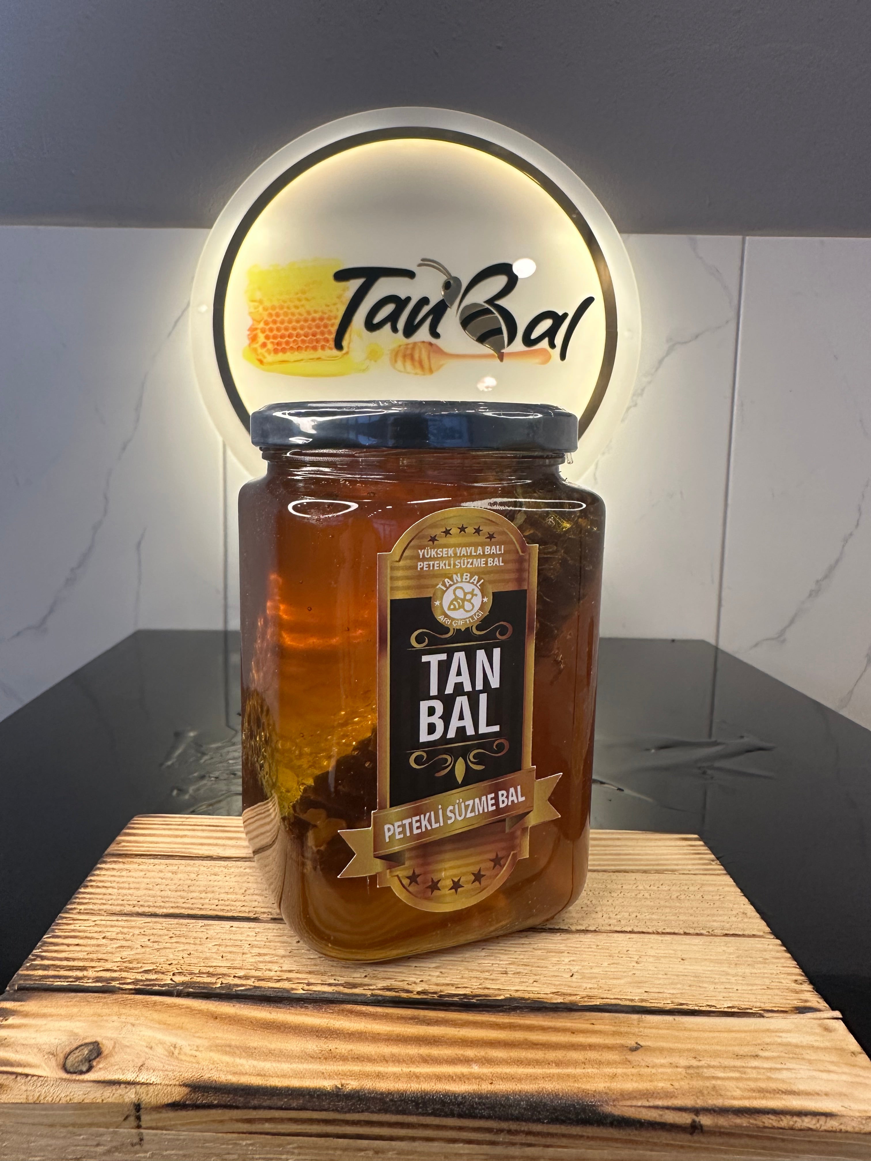 Tanbal Petekli Süzme Bal 1 KG Cam Kavanoz