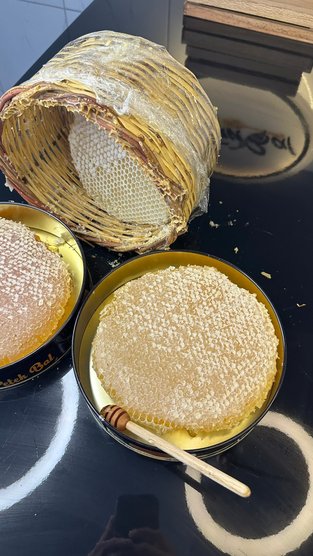 Tanbal Karakovan Sepet Balı (1.3kg)