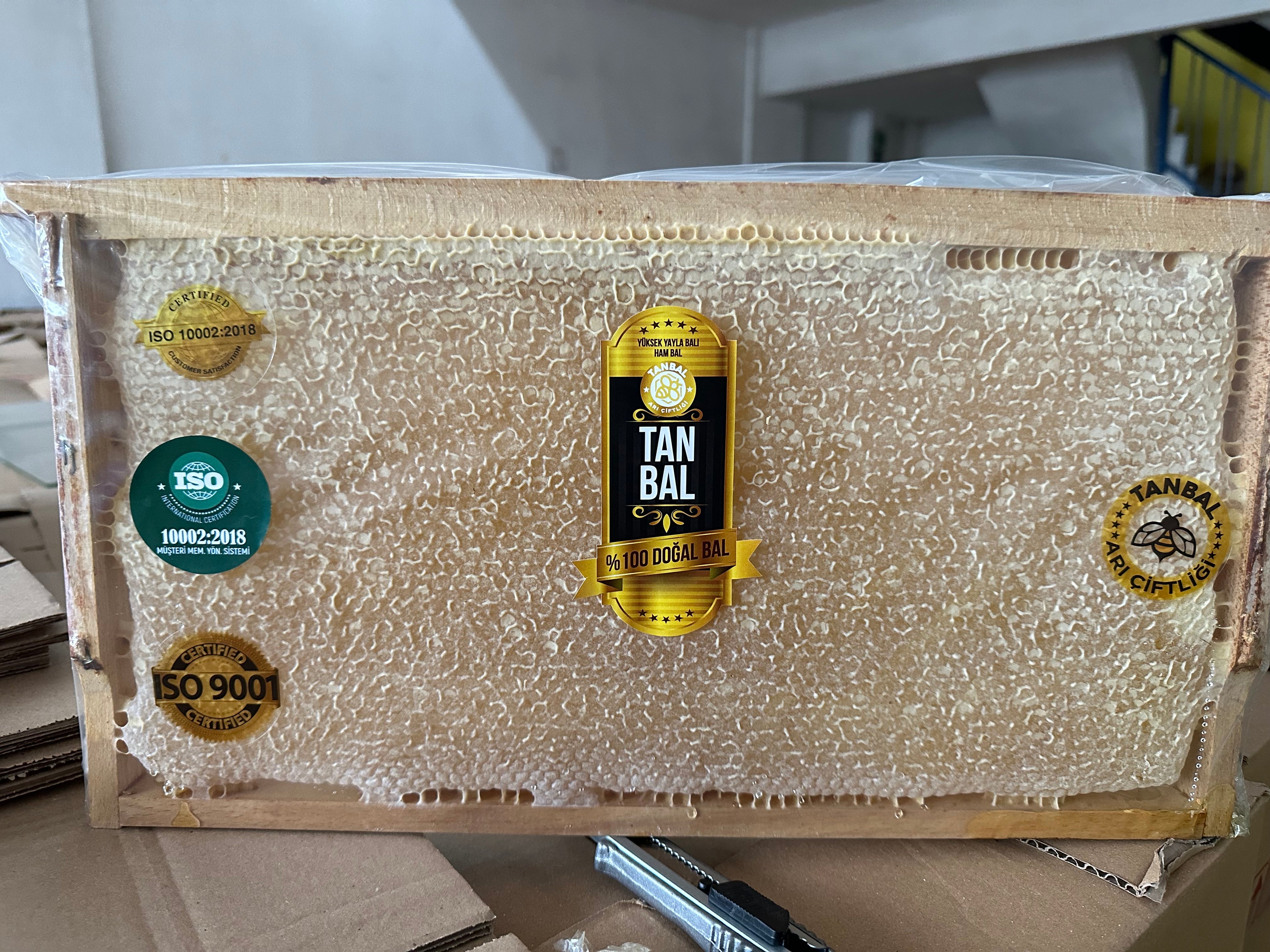 Organik Petekli Bal Sarı Renk Az Polenli Gurme Lezzet 2.6kg