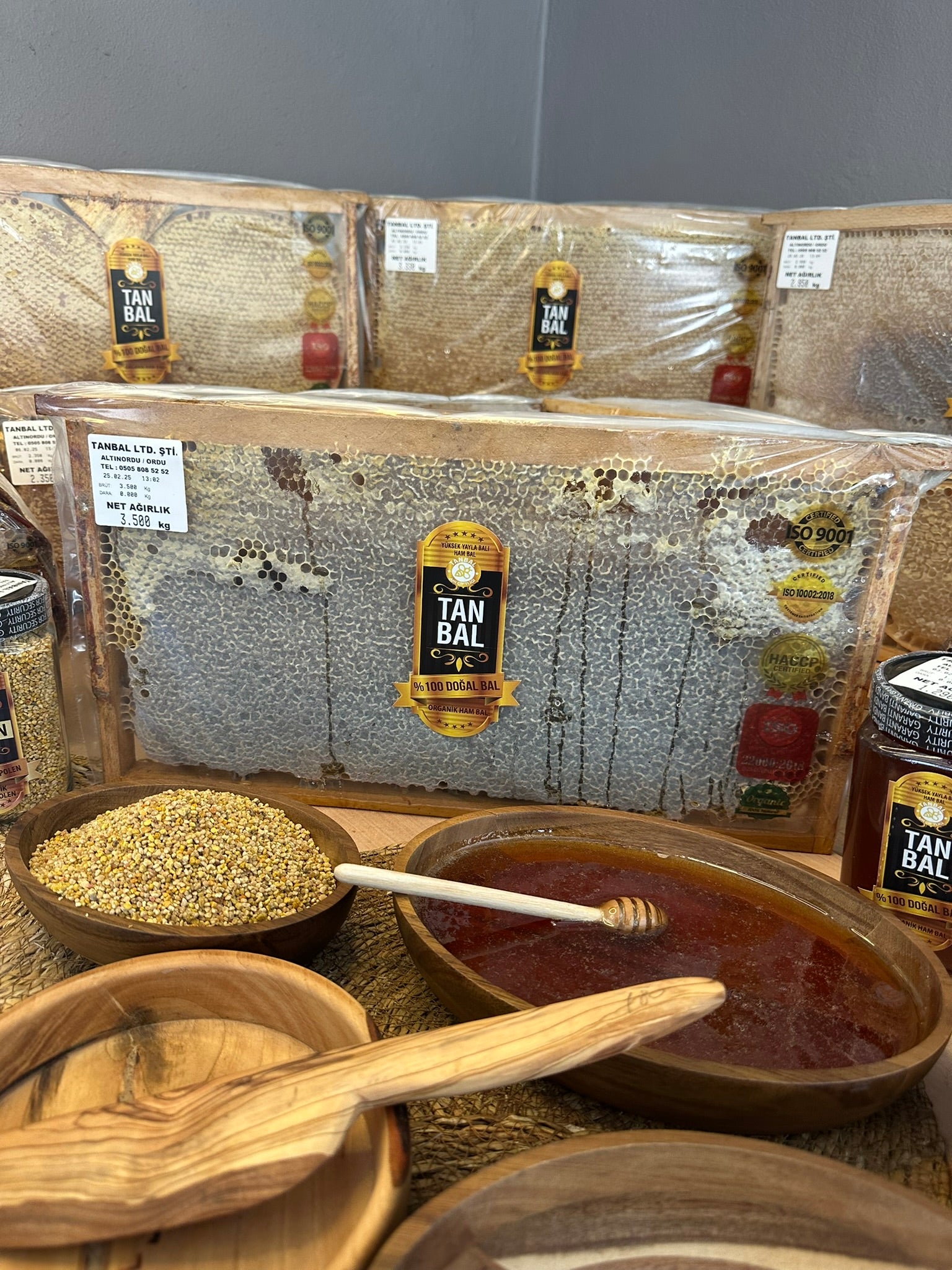 Tanbal Siyah Seri Yoğun Polenli Şifa Balı (Petekli)