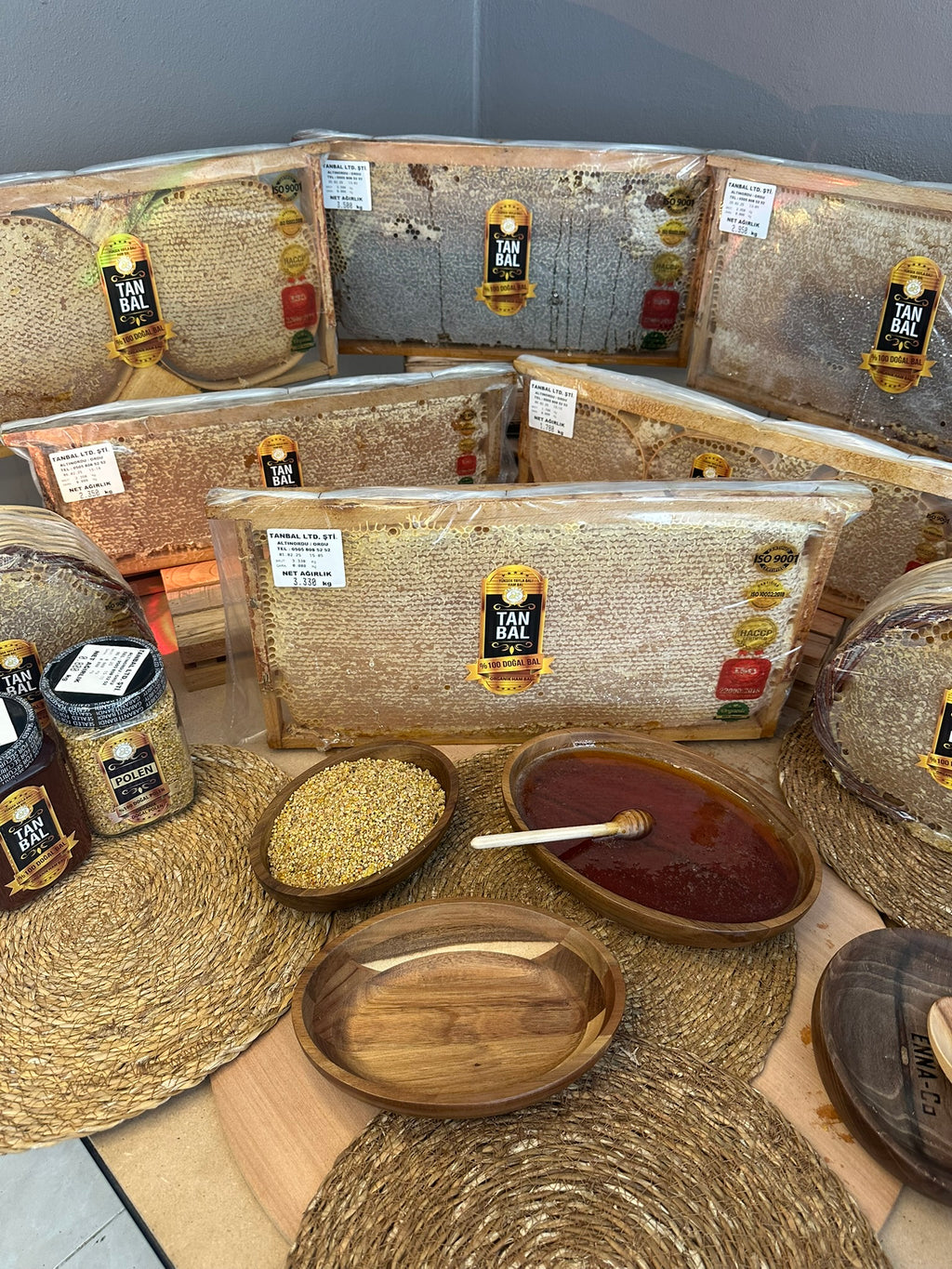 Organik Petekli Bal Sarı Renk Az Polenli Gurme Lezzet 2.6kg